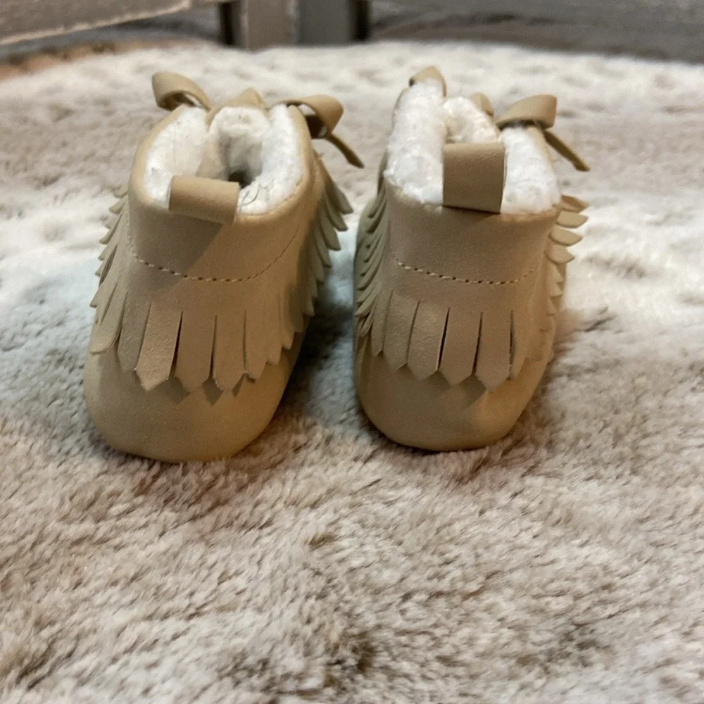 Carter’s suede moccasins shoes baby girls size 0-3 months faux fur boho western